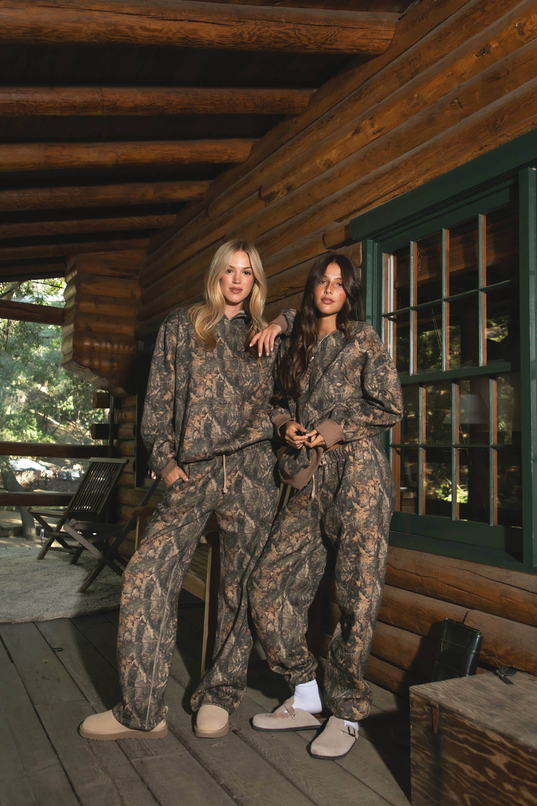 Camouflage foncé Sweat à capuche classique en polaire de détente camouflage boisé foncé BAYOU en vente sur Faire3