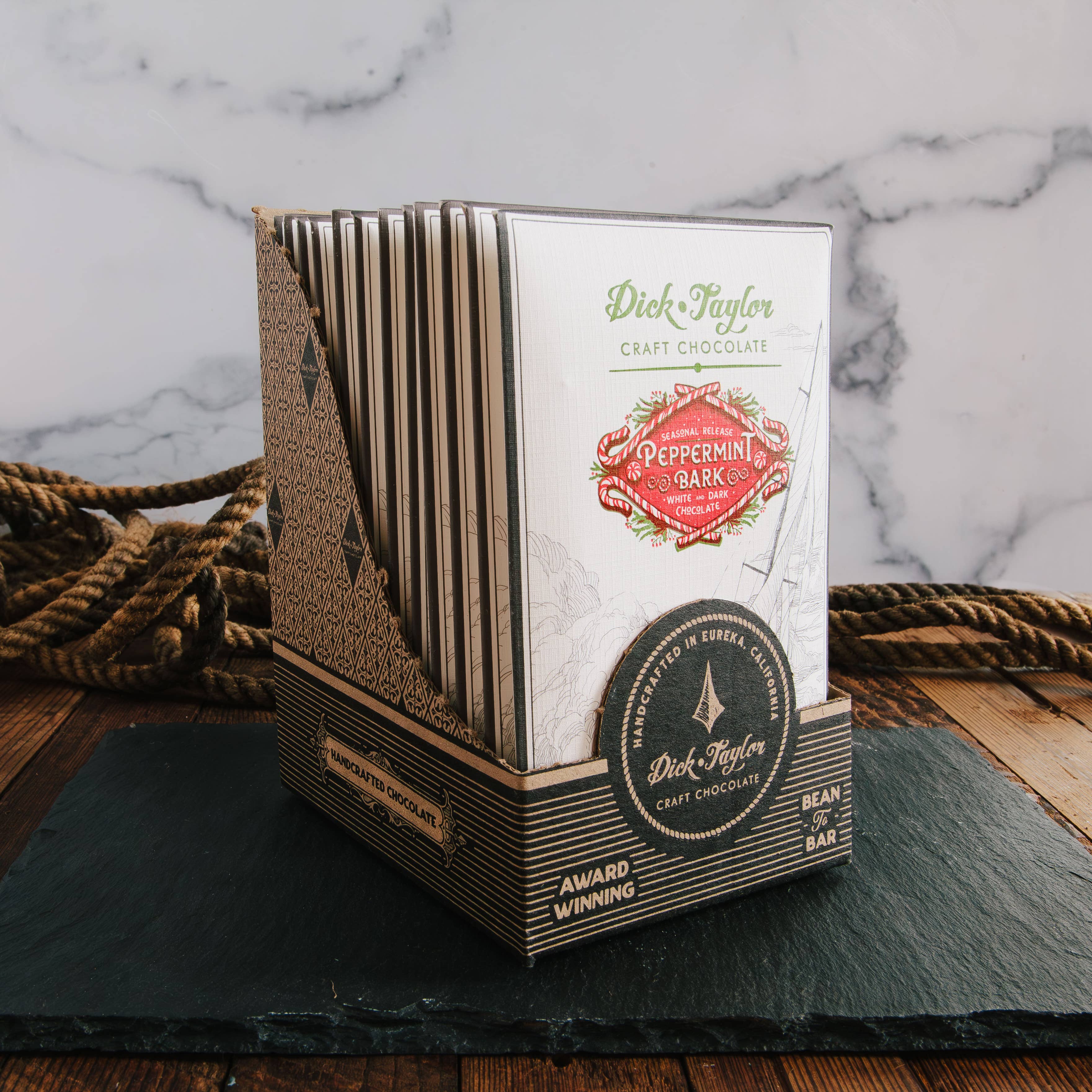 Dick Taylor Craft Chocolate - Venta al por mayor Chocolate - Chocolate blanco y negro con corteza de menta2