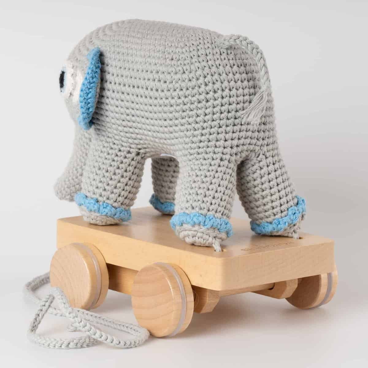 SindiBaba – Großhandel Klassisches Spielzeug – Kinder – Gehäkeltes Nachziehtier Elefant JUMBO in Blau2