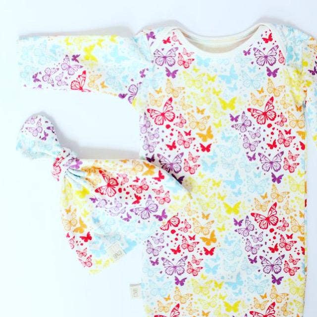 Robe bébé papillon arc-en-ciel pour la vente par Treasurestinydesigns