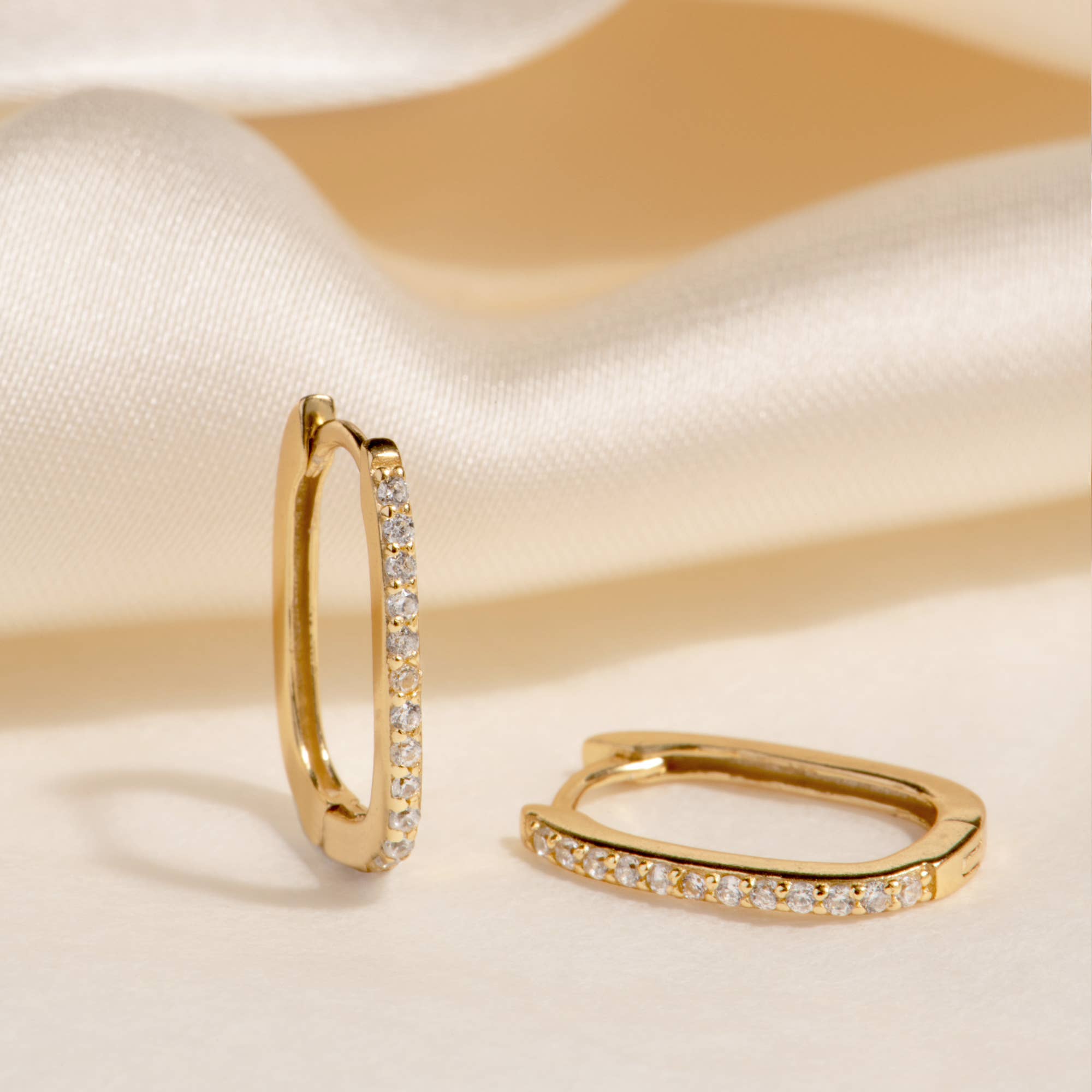 MAIVE - Wholesale Huggie Earrings - London Hoops