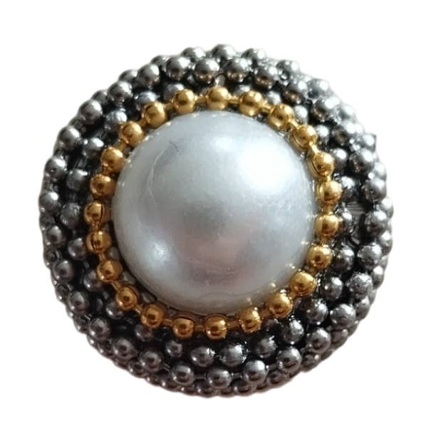 CLAP MAGNET WHITE PEARL for wholesale by CLAUDIA DE ROSA JEWELRY