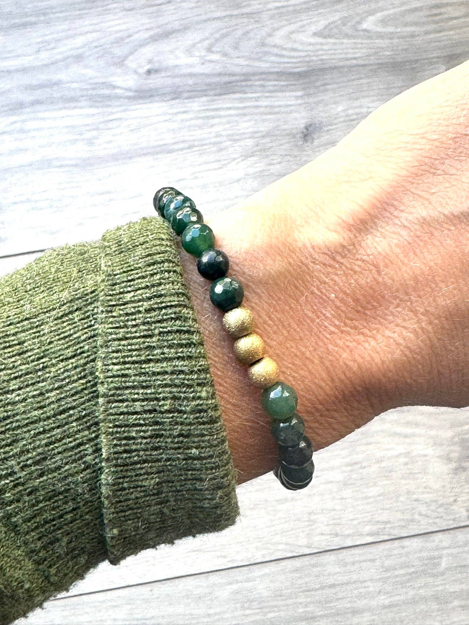 STOSA – wholesale Pärlarmband – Grön mossa och guldarmband1