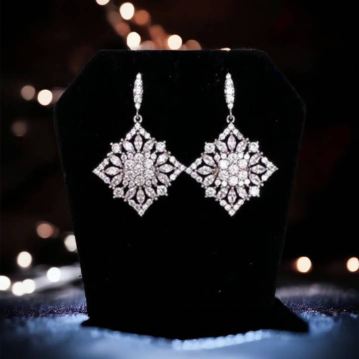 Dormeuses Timeless pour la vente par Shimmer by Cindy