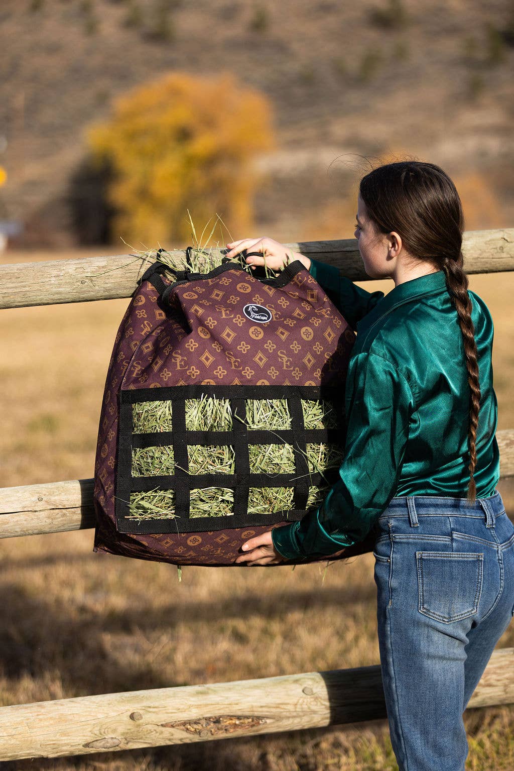 Schulz Equine - Vente Équipement d’équitation - Sac à foin Happy Trailer en nylon 600D résistant15