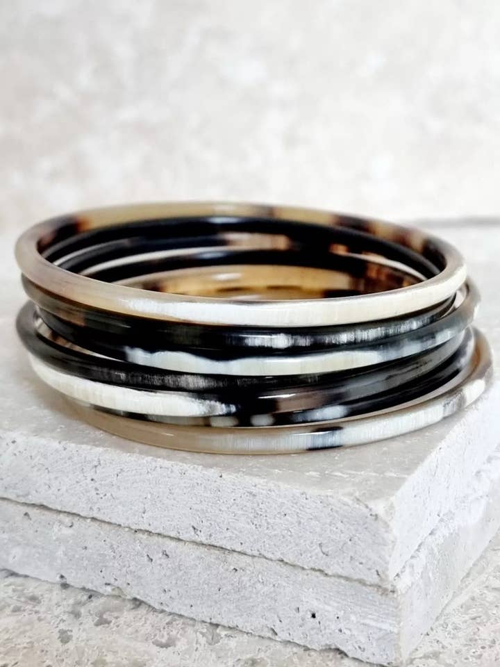 Bracelet Jonc Corne - 3 mm - Natural Brown Black pour la vente par Le Coin Sauvage