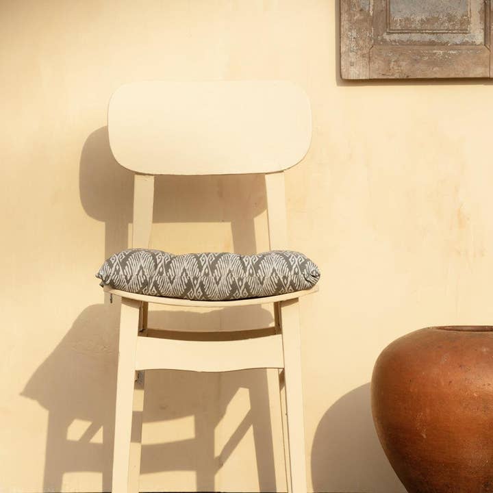 Coussins de siège à imprimé batik - Gris pour la vente par Tikauo