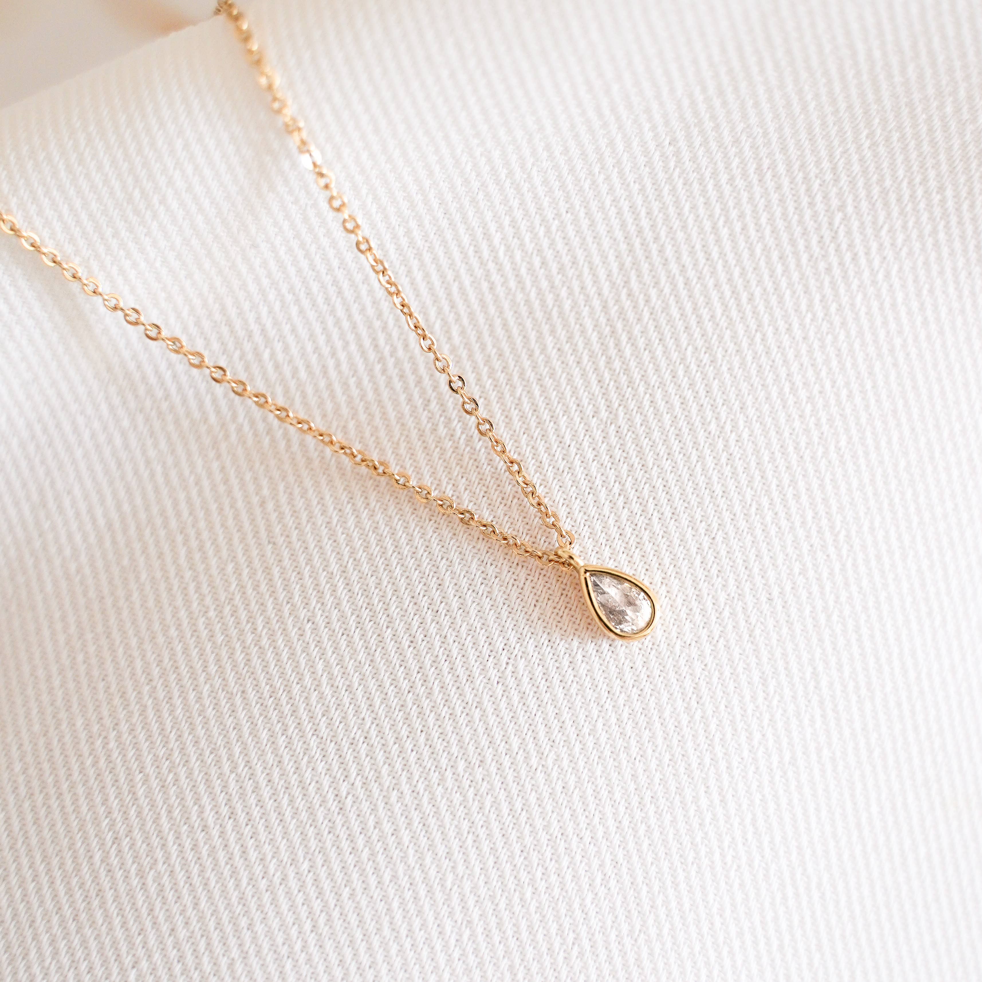 Meora Paris – Großhandel Kette mit Anhänger/Charm – Tropfenkette3