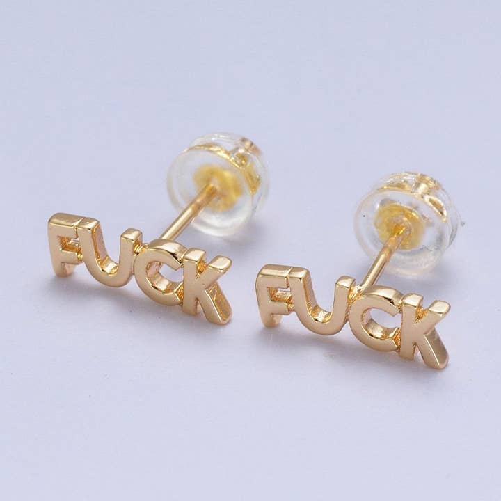 Sierlijke 16K goudgevulde „FUCK” Script oorknopjes | Y274 voor wholesale door Aim Eternal