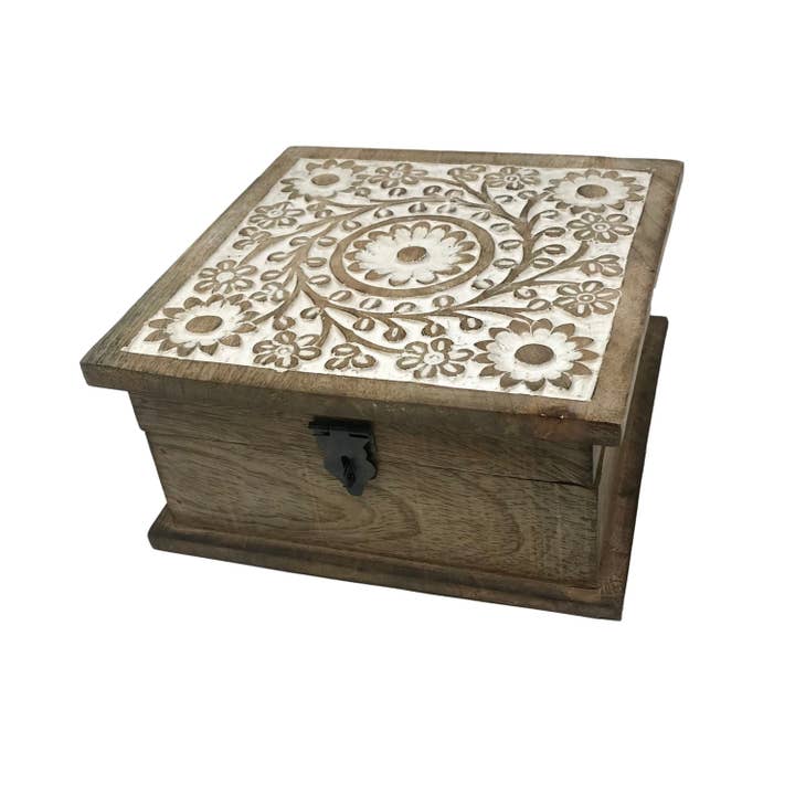 Wilco Home – wholesale Prydnadslåda – Fall Snidad Trä "Blomsterträdgård" Gångjärnsförsedd Låda9