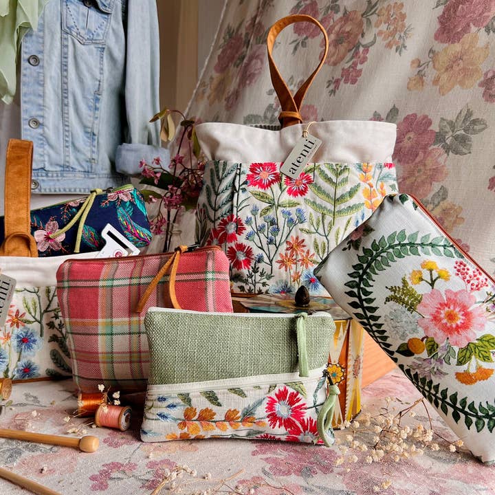 Atenti – wholesale Material för stickning/virkning – Wildflower Caddy – handgjord i USA, broderad blommig organiserare för garn och tillbehör, Atenti projektpåse6