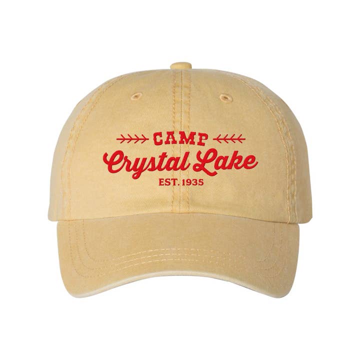 Casquette teinte en pigment brodée Camp Crystal Lake pour la vente par femfetti