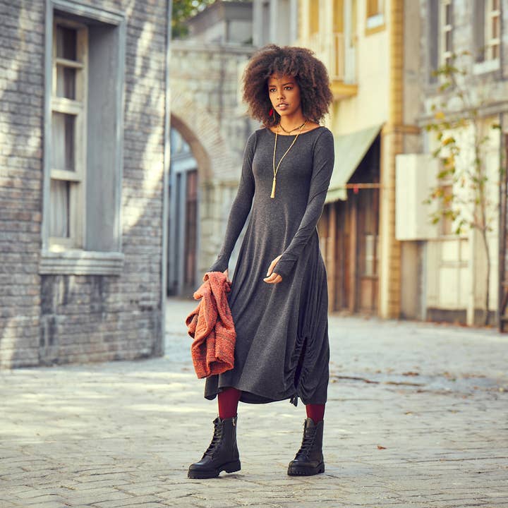 Los Banditos - Wholesale Dress - Women's - Boat Neckline Thumb Hole Detail Long Sleeve Maxi Dress2