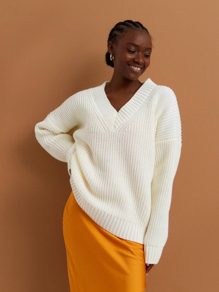 Marayn - Wholesale Knit Sweater - Women's - New European AutumnWinter Vneck Loose Knit Sweater1