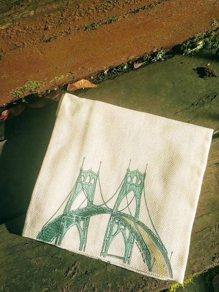 Torchon de cuisine St. John's Bridge pour la vente par Alshiref Design and Print LLC