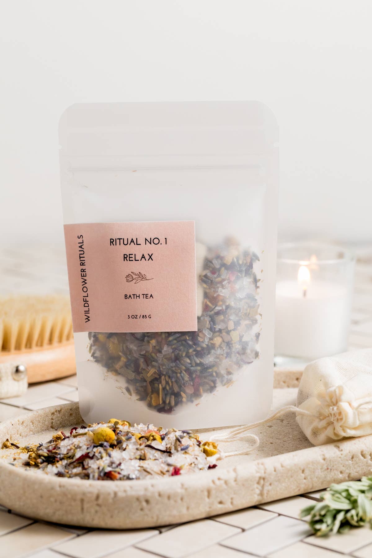 Wildflower Rituals – wholesale Badsalt och skumbad – Ritual nr. 1 Avkopplande botaniskt badte - Lavendel Kamomill1