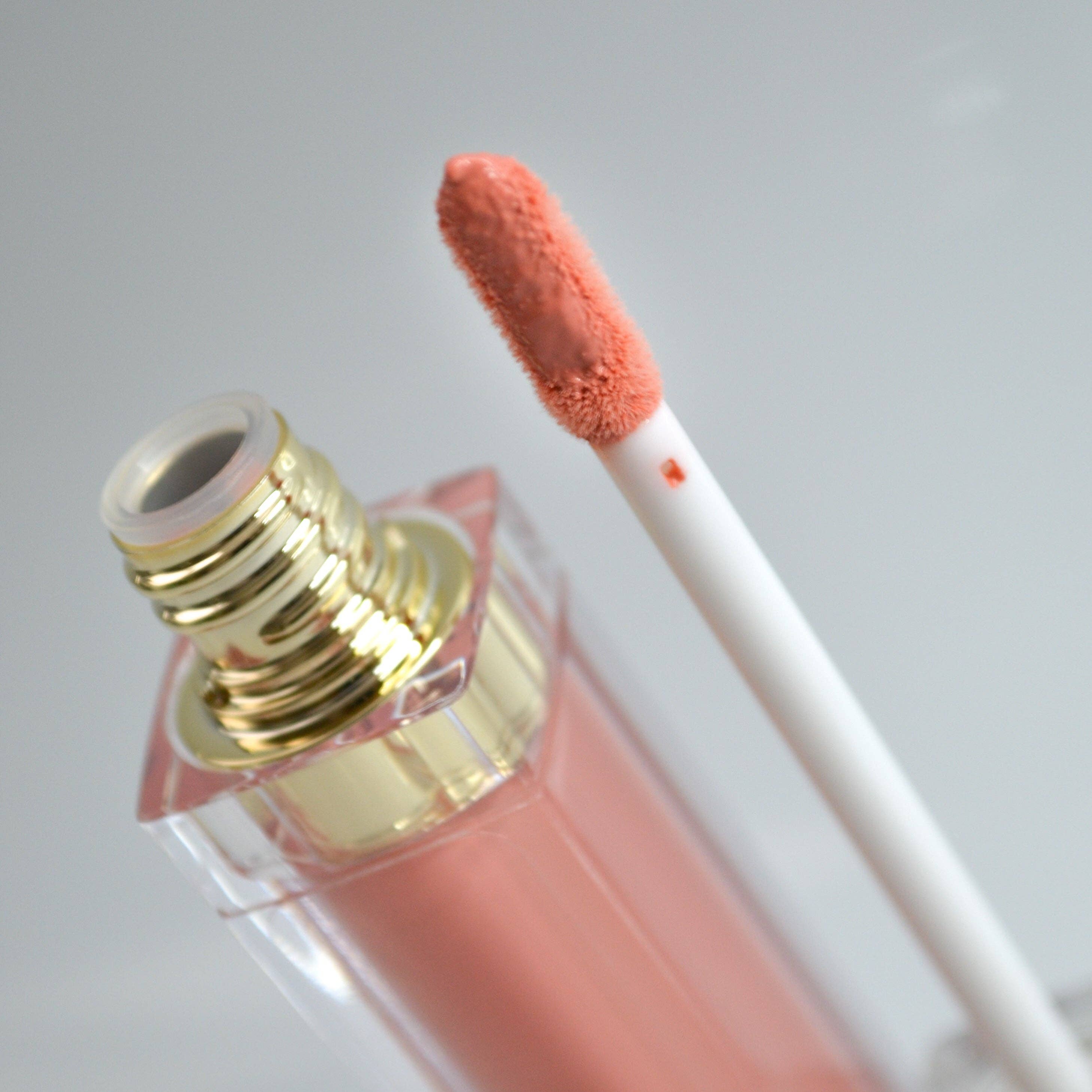 Island Play Cosmetics – Großhandel Lipgloss – Peace & Gloss: Leichter, cremefarbener, nackter Lipgloss1