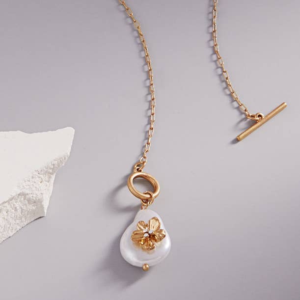 Designature New York - Wholesale Pendant/Charm Necklace - Summer Organic Pearl With Flower Short Nekclace1