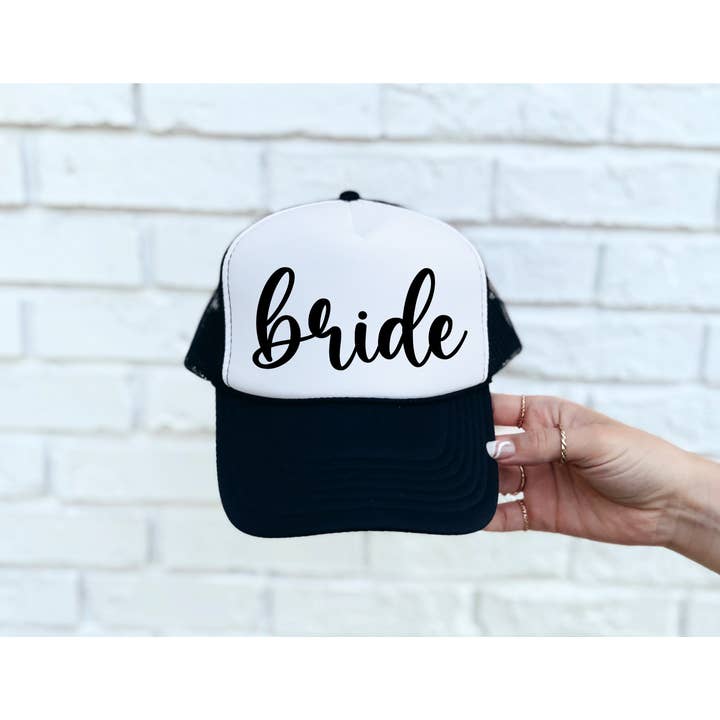 Southern Attitude Designs Inc - Venta al por mayor Gorra trucker - Mujer - Gorra de camionero con estampado Bride DTF