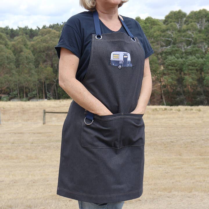 Tablier brodé | Collection Iconic | Boler pour la vente par Van Go Collections