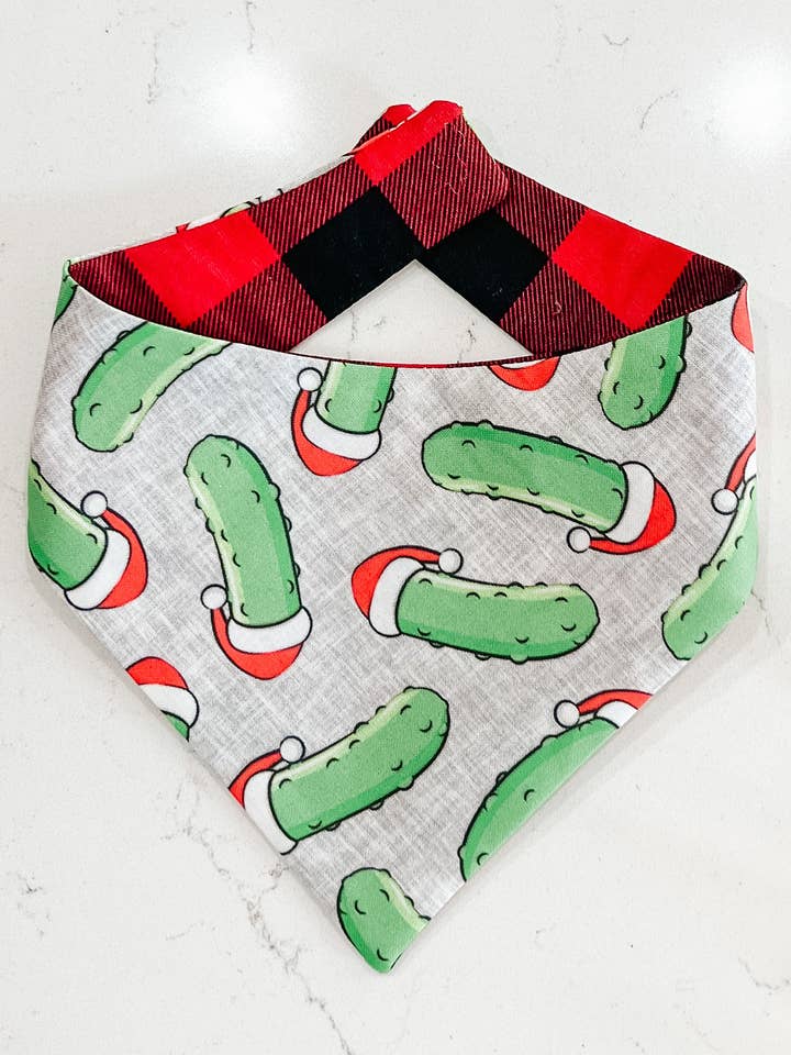 Weihnachtsgurke Wende-Hundebandana, Winter-Haustierschal für den Großhandel von StellaLoo