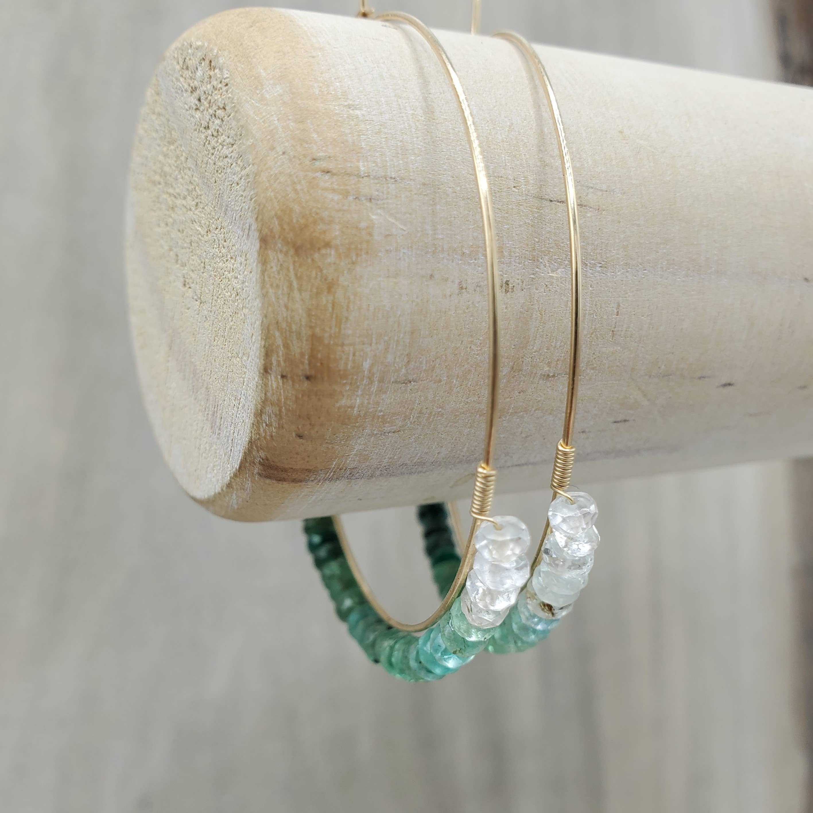 Tela Bella Jewelry - Wholesale Oorringen - Smaragdgroene Hoepeloorbellen met grote dipper ombré1