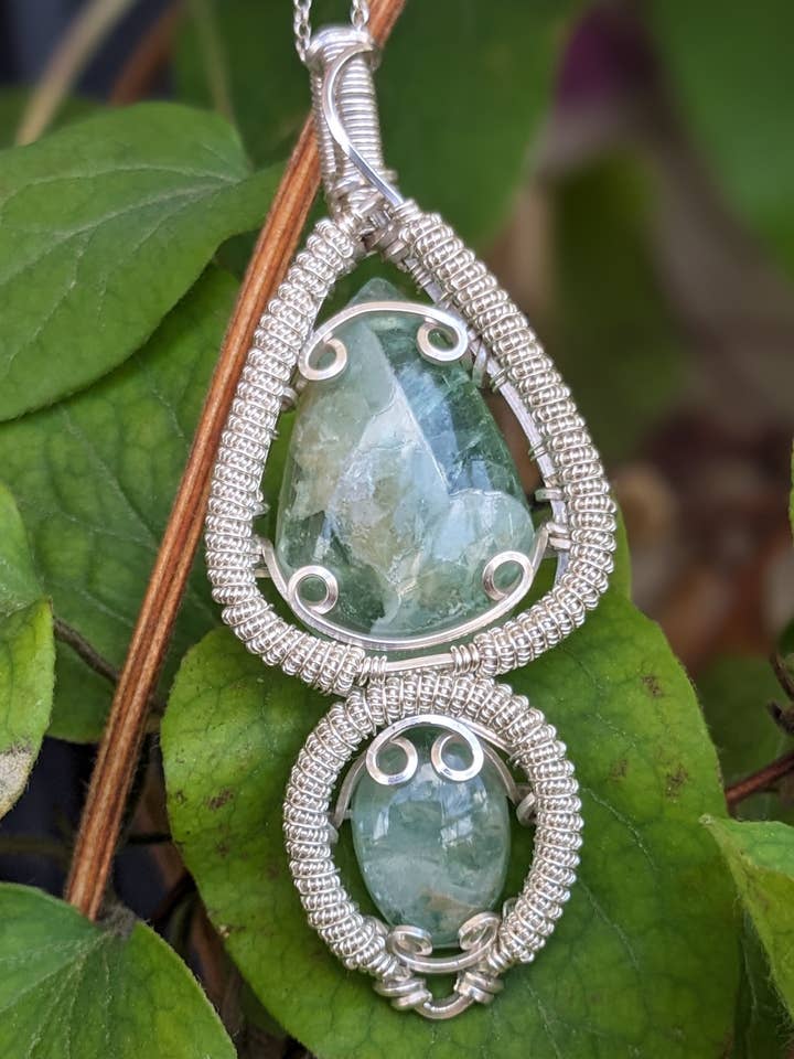 Colgante doble de plata esterlina y fluorita verde del Alto Loira para venta al por mayor de Le Tourbillon Minéral