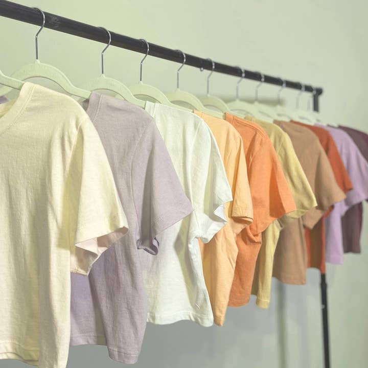 LOVING PEOPLE - Wholesale T-Shirt - Women's - Premium cotton cropped tees