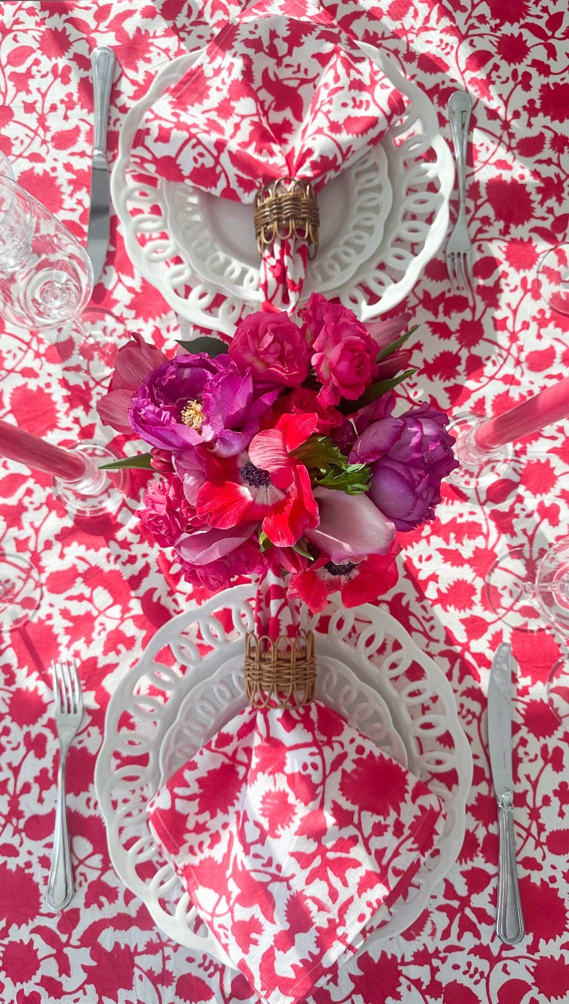 Sara Khatib Design - Vendita all'ingrosso Tovaglie - TOVAGLIA FIORI DI MIRTILLO LUMINOSI4