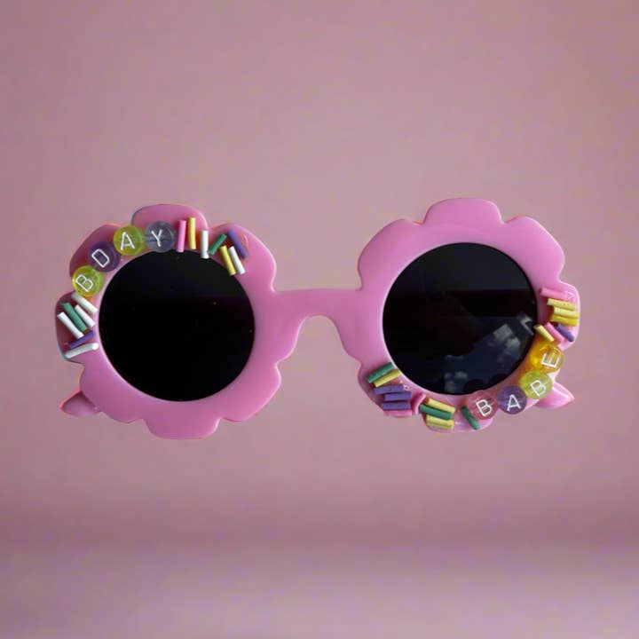 Lunettes de soleil Baby Pink Bday Babe pour enfants pour la vente par Las Ofrendas