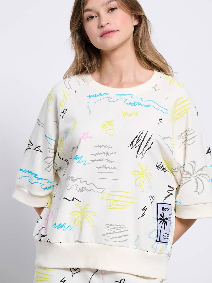 `Blusa Feminina de Manga Curta Solta 'Doodle' por atacado de Bodytalk