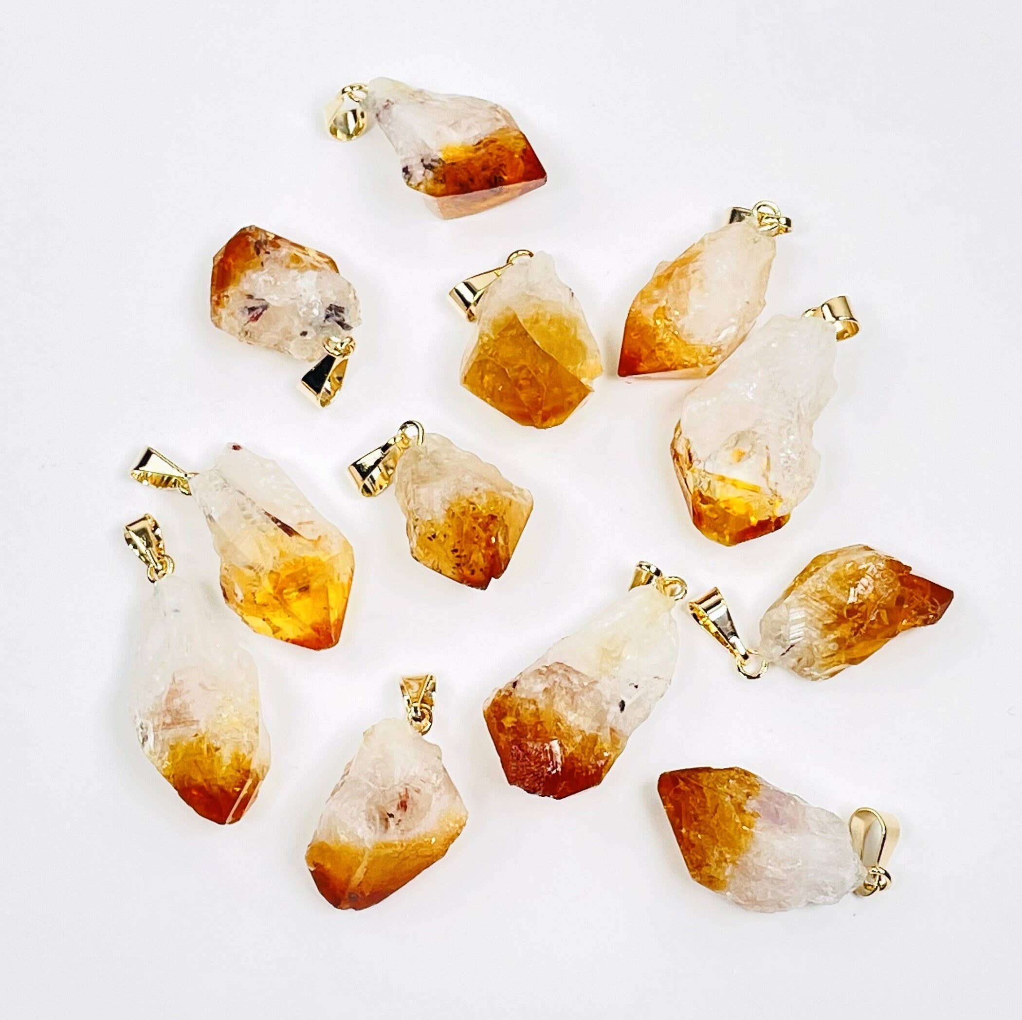 Jewelers Paradise - Vente Breloques/médailles personnalisées - Pendentif en pointe de citrine brute avec bélière plaquée or ou argent2