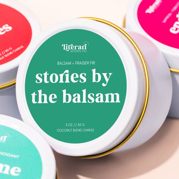 Bookish Reisekerze — Stocking Stuffer — Weihnachtsbaum für den Großhandel von Literari Goods, Co | Book Themed Candles + Gifts