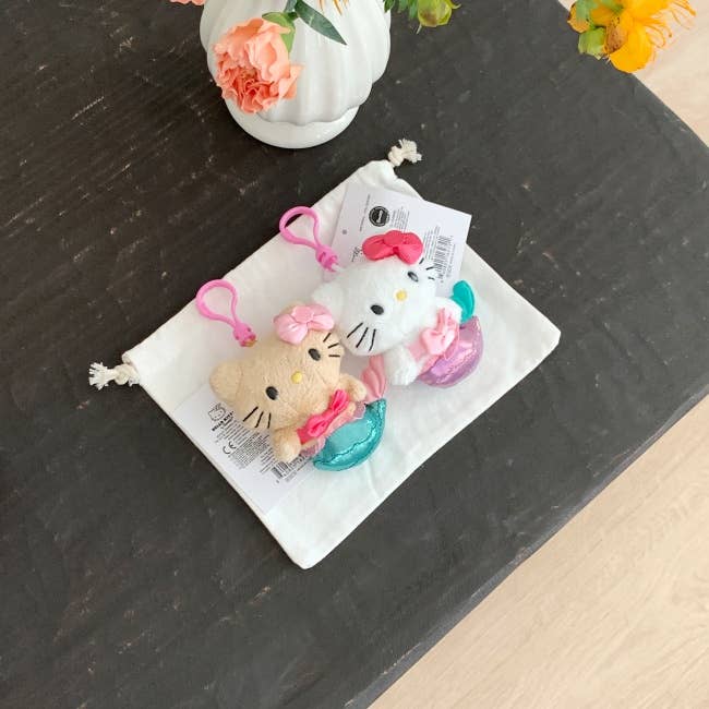 MOND HAUS – Porta-chaves - Mulher por atacado – 🧜Porta-chaves Ari, Peluche Licenciado Hello Kitty Sereia Charm.4