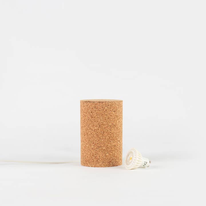 Minimal Cork – wholesale Accent-/skrivbordslampa – Liten korklampa – Blomma4