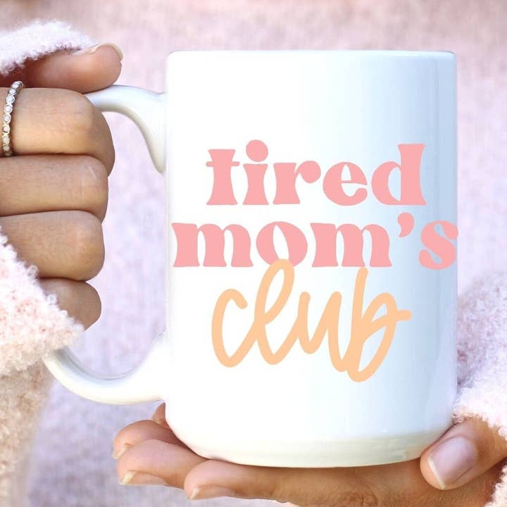 Tired Moms Club kaffemugg, 15 oz för wholesale av Donuts and Daisies