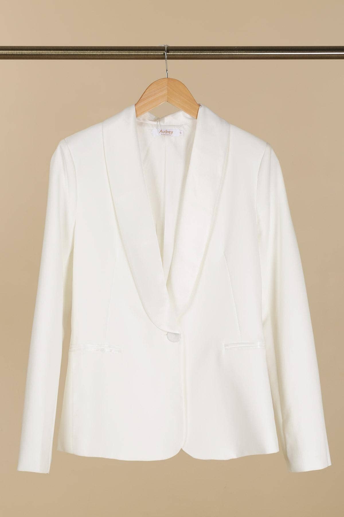 Afinity - Wholesale Suit Jacket - Women's - Plus-size blazer with satin collar A63583