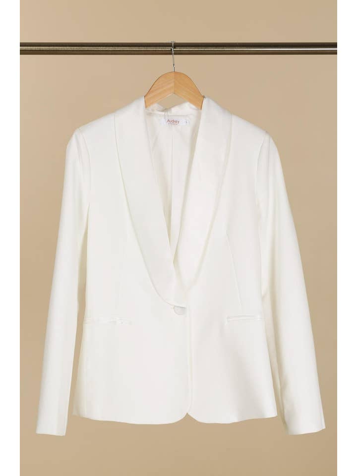 Afinity - Wholesale Suit Jacket - Women's - Plus-size blazer with satin collar A63583