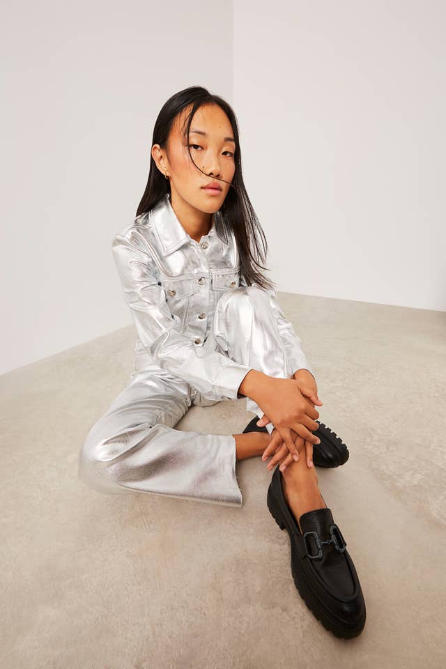 KMB Shoes - Wholesale Loafers – Women's - JANE BLACK- Extra Light Snaffle Lug Sole Loafer2