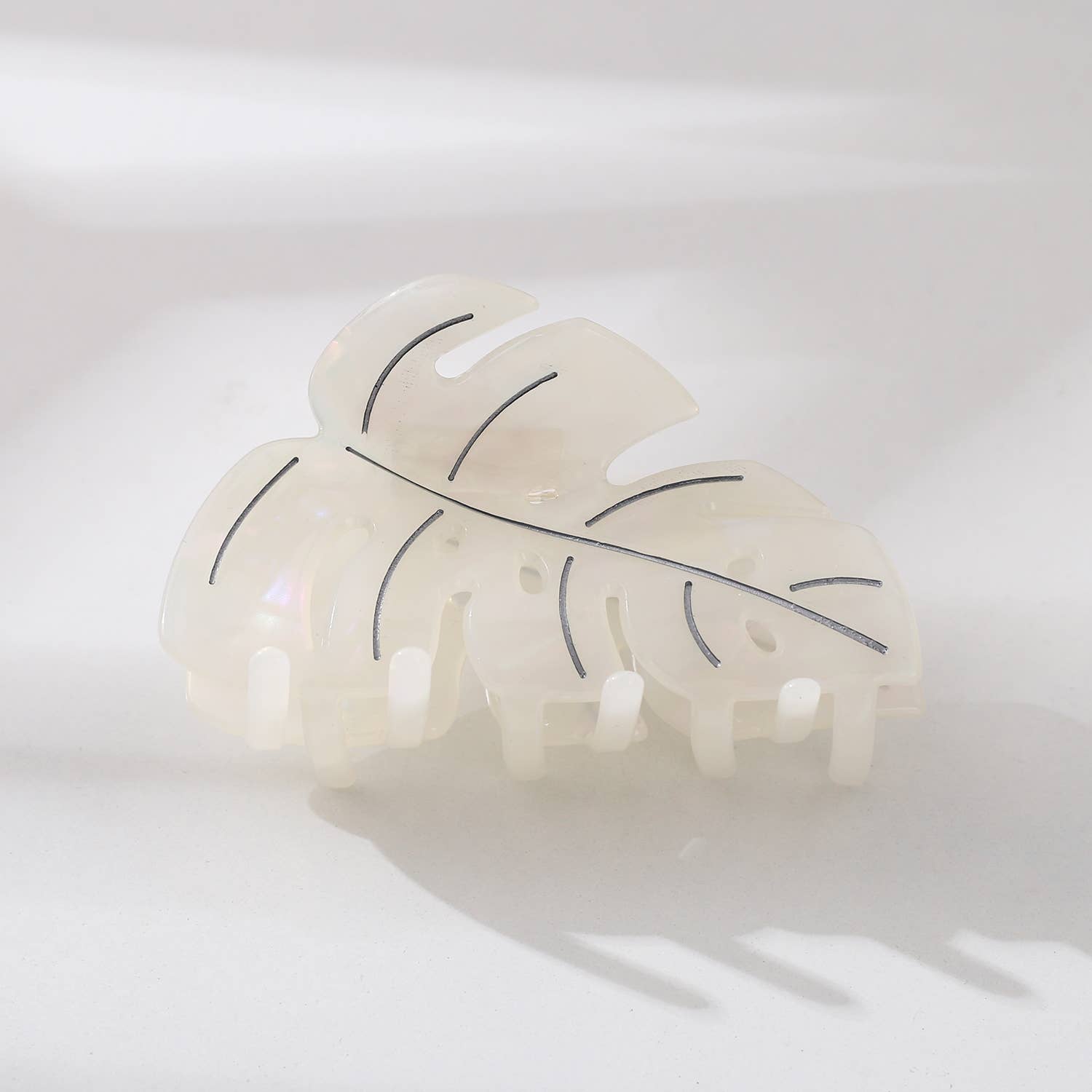 Assorted Monstera Leaf Claw Clip - Large for wholesale on Faire8