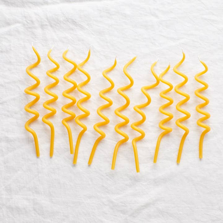 Waxing Moon - Wholesale Cake Candle - Twirl