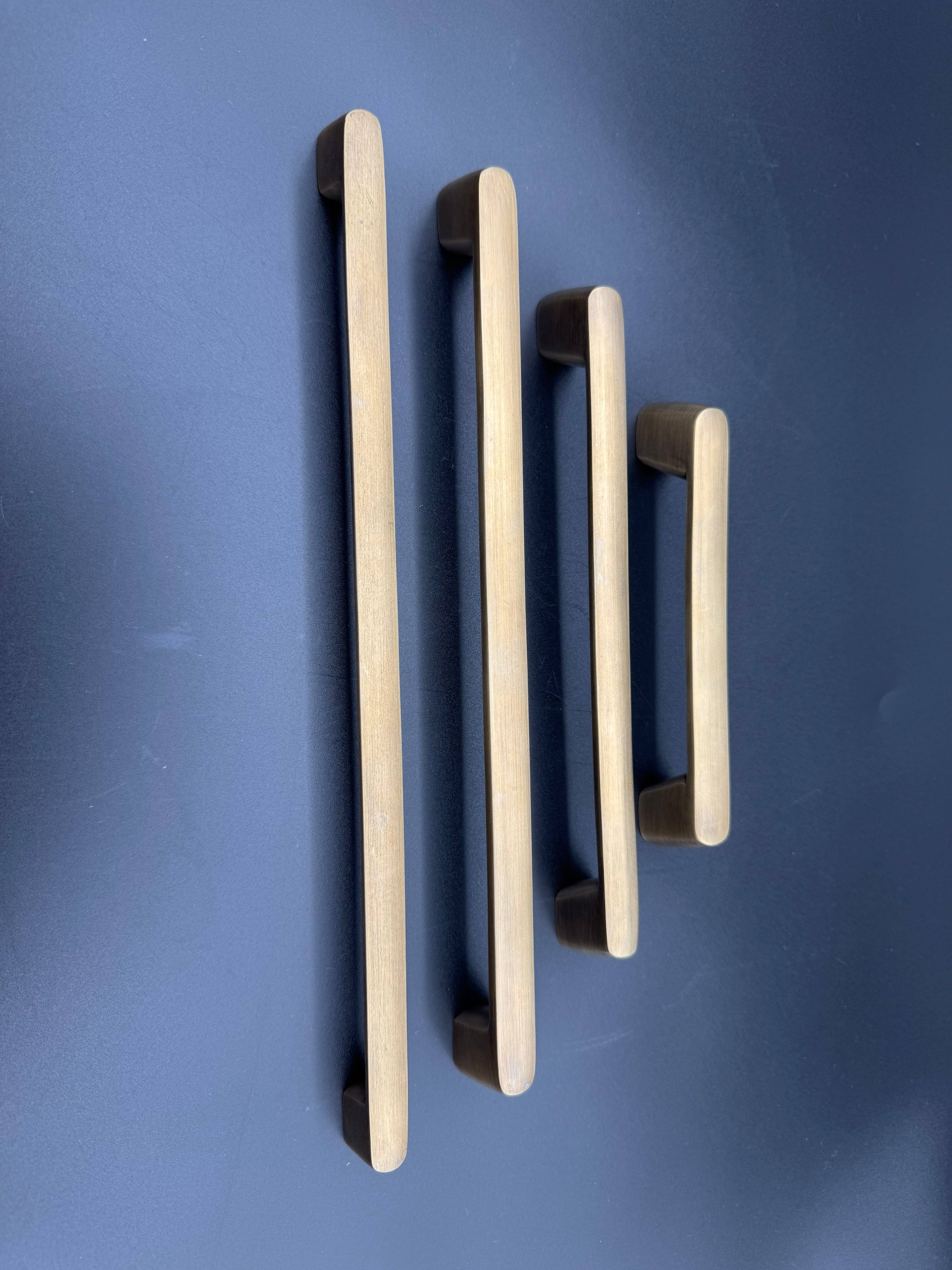 Bronze Betty - Wholesale Knob/pull - Brass Pull, Set #4, 27cm3