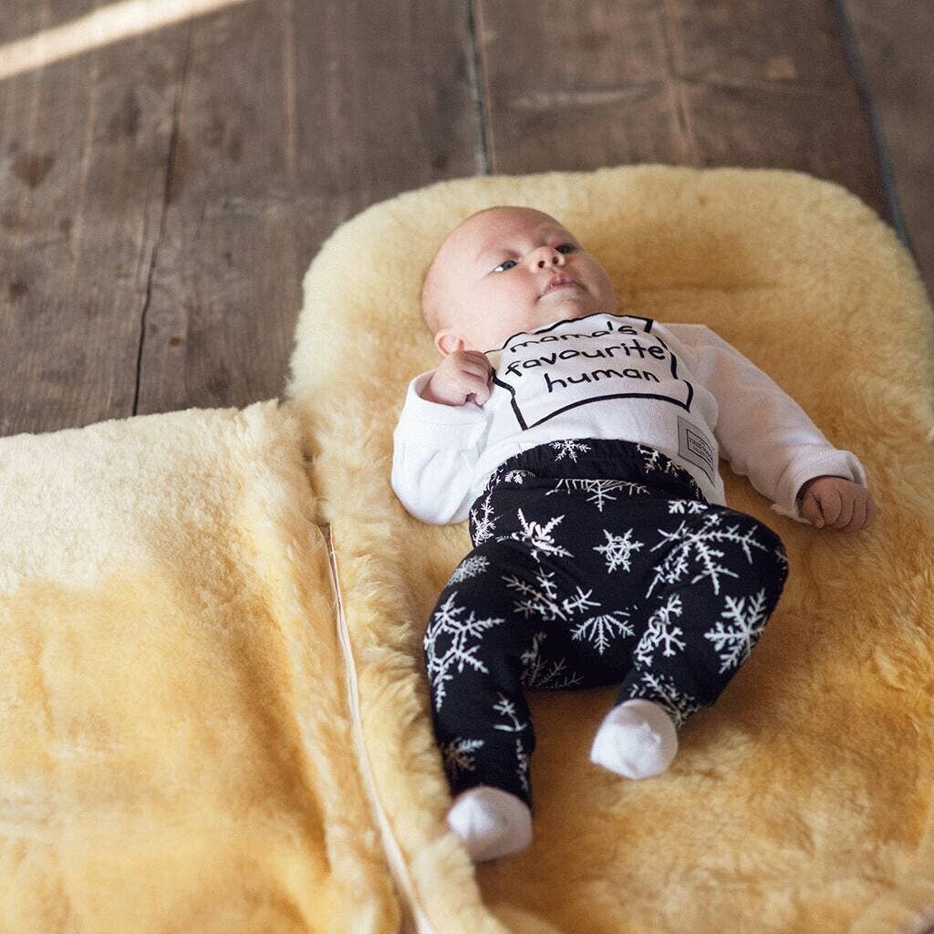 Sheepers – wholesale Shoe accessories – Black Sheepskin Footmuff4