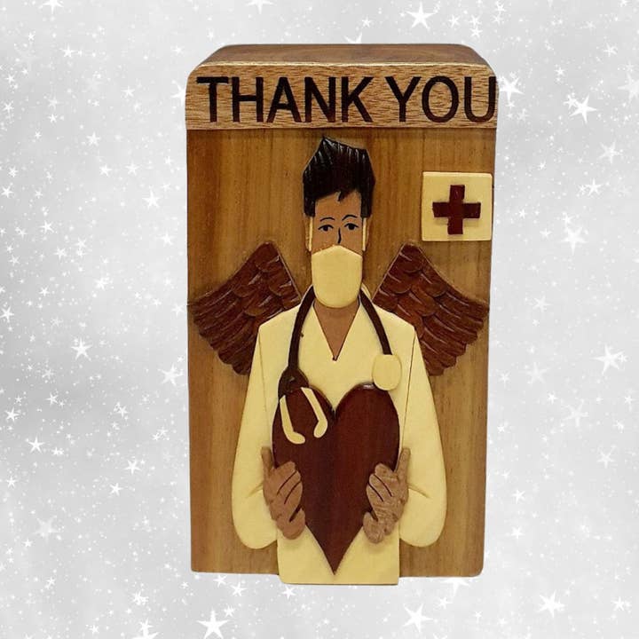 Travailleur de la santé - Carver Dan's, une boîte cadeau artisanale. pour la vente par Carver Dan's