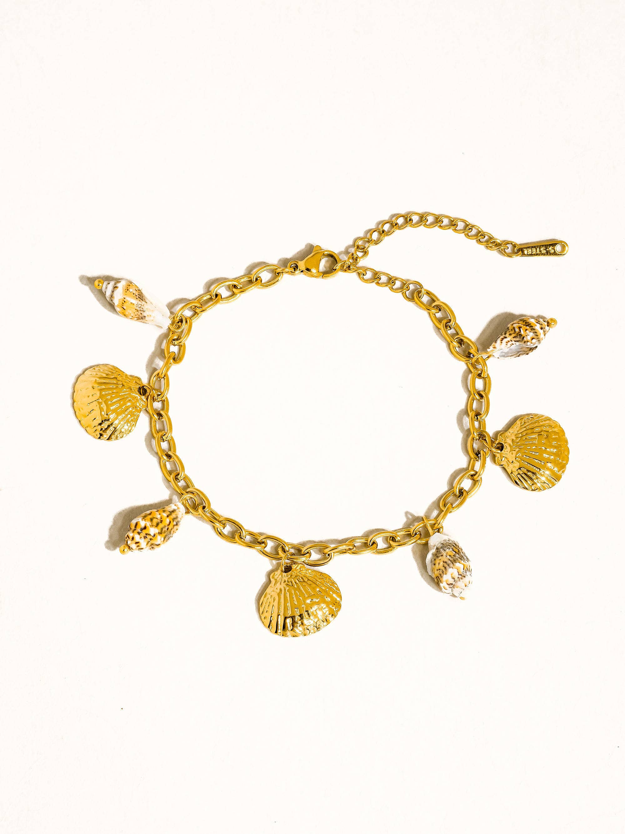 Ravello 18K Gold Non-Tarnish Seashell Charm Bracelet for wholesale on Faire1