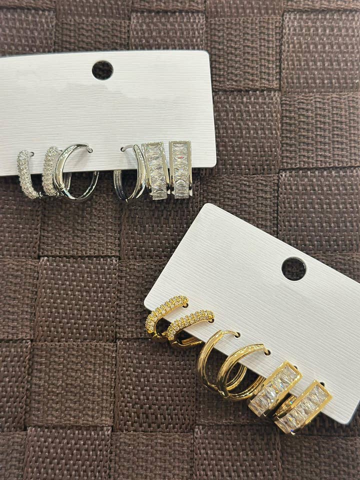 Sæt med 6 par øreringe med strass i cirkelform for engroshandel hos ADORA