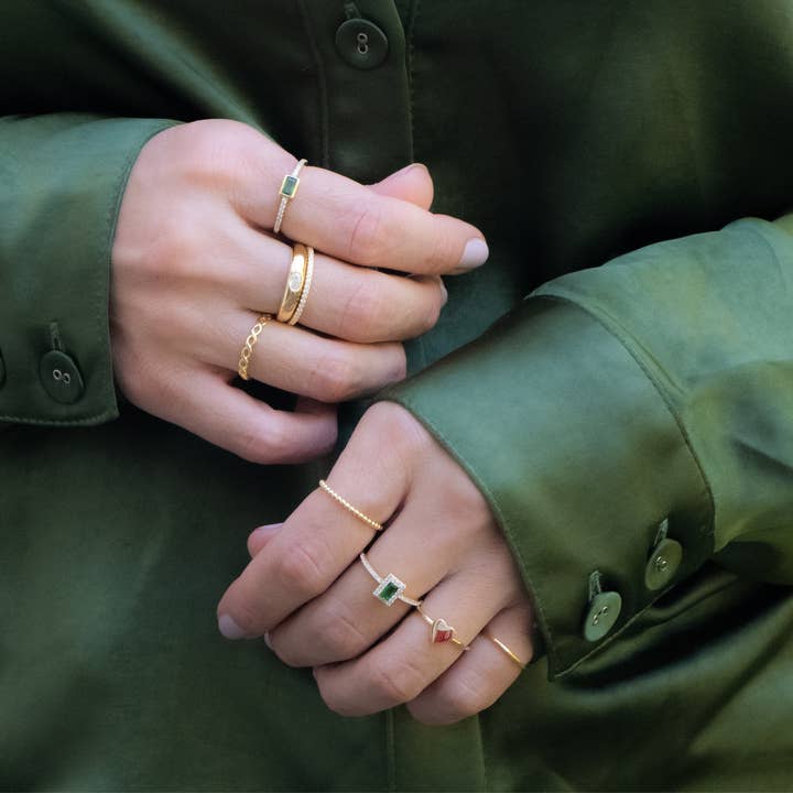 Sami Jewels – Großhandel Mehrsteinige Ringe – Smaragd-Baguette-Ring mit Pavé-Band4