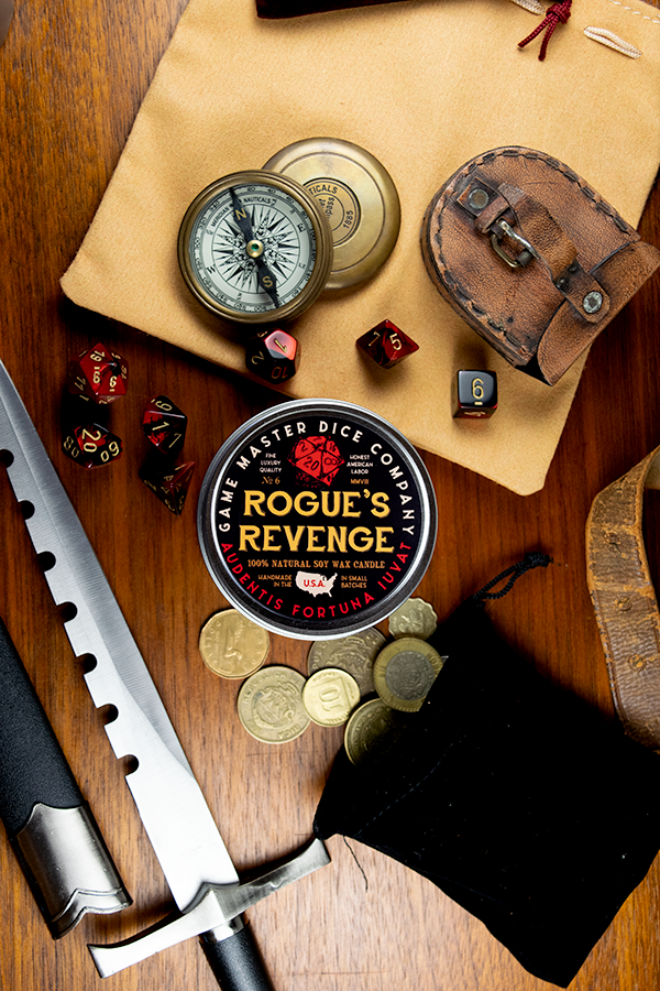 Game Master Dice – Velas de viagem por atacado – Vela Gamer Rogue's Revenge com fragrância amadeirada9