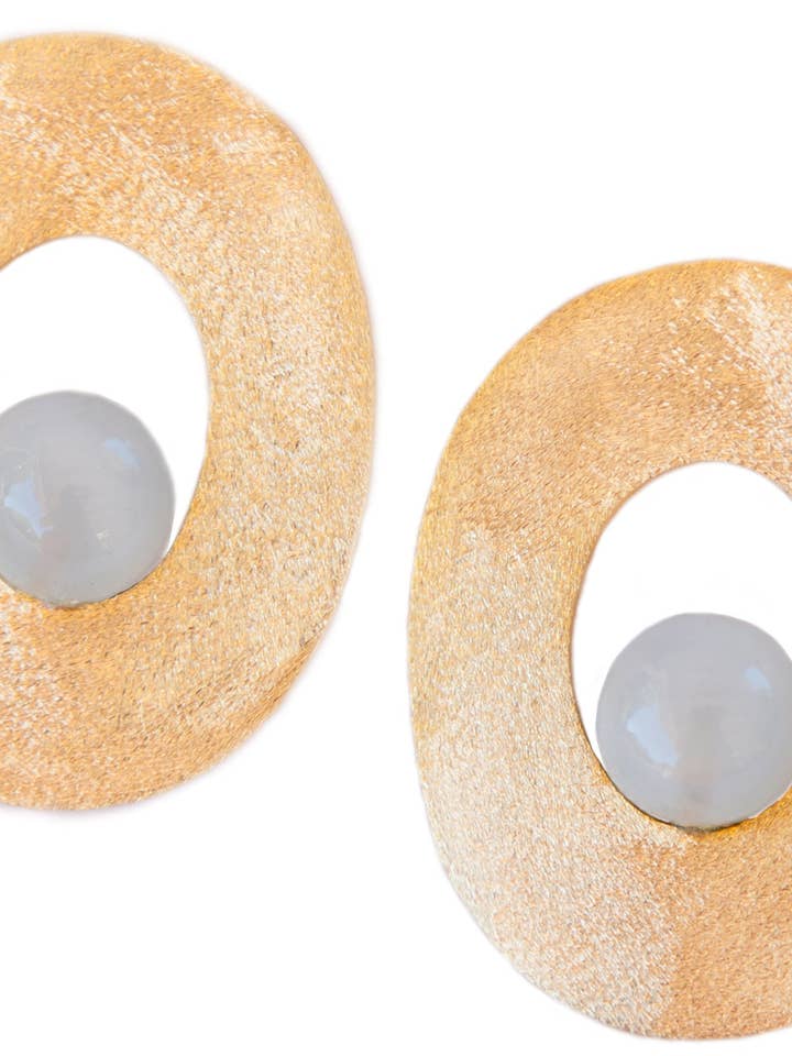 Boucles d'oreilles ovales en argent doré Aqua Calcedony pour la vente par Negar Shams