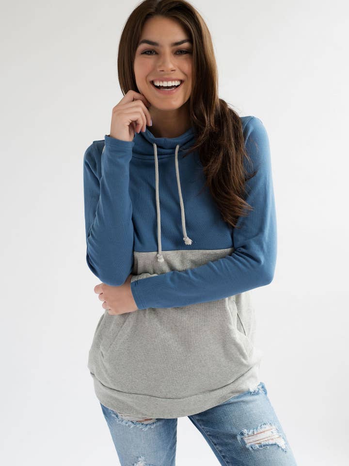 Pull en molleton d'allaitement - Colorblock bleu/gris pour la vente par Nursing Queen